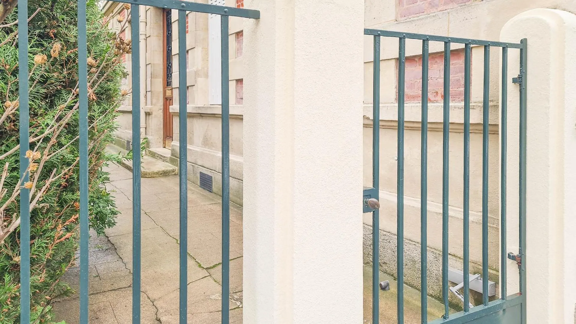 פריז Eiffel Tower & Invalides - Cosy Quiet Appartement צרפת